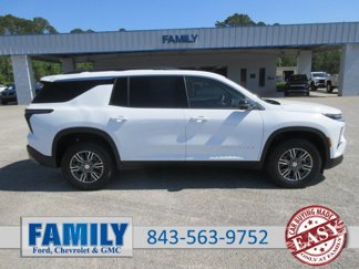 New 2025 Chevrolet Traverse LT image 1