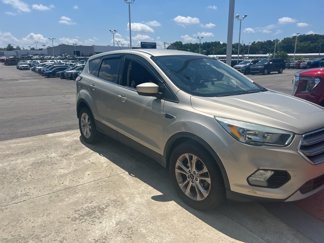Used 2017 Ford Escape SE image 1
