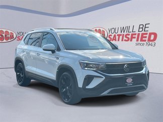 Certified 2022 Volkswagen Taos SE w/ Panoramic Sunroof Package image 1