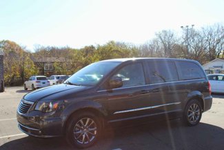Used 2014 Chrysler Town & Country S image 1