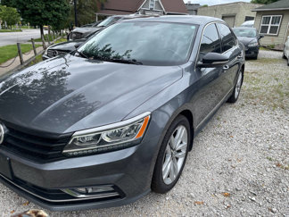 Used 2017 Volkswagen Passat 1.8T SE image 1