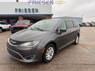 Used 2017 Chrysler Pacifica Touring-L image 1