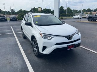 Used 2018 Toyota RAV4 LE image 1