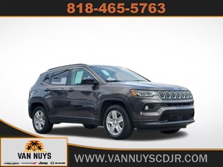 Used 2022 Jeep Compass Latitude image 1