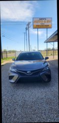 Used 2020 Toyota Camry SE image 1