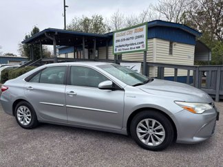 Used 2016 Toyota Camry LE image 1