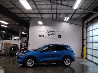Used 2020 Ford Escape SE image 1
