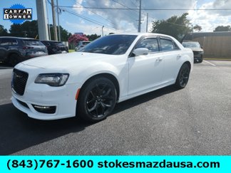 Used 2022 Chrysler 300 Touring L image 1