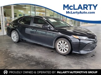 Used 2020 Toyota Camry LE image 1