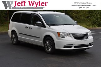 Used 2014 Chrysler Town & Country Touring-L w/ Driver Convenience Group image 1