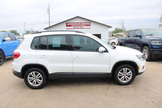 Used 2016 Volkswagen Tiguan S image 1