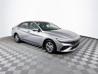 New 2025 Hyundai Elantra SE image 1