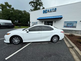Used 2019 Toyota Camry LE image 1