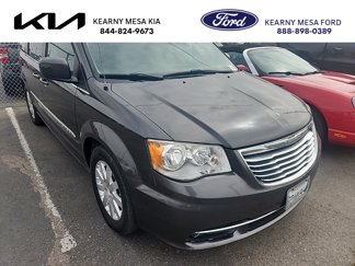 Used 2016 Chrysler Town & Country Touring image 1
