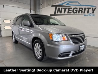 Used 2014 Chrysler Town & Country Touring image 1