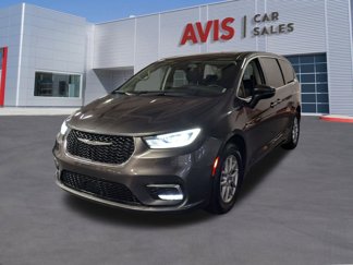 Used 2023 Chrysler Pacifica Touring-L image 1