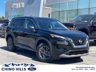 Used 2023 Nissan Rogue S image 1