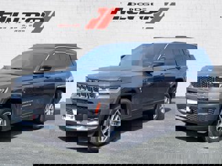 New 2025 Jeep Grand Cherokee L Laredo image 1