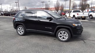New 2025 Jeep Compass Latitude image 1