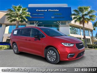 New 2025 Chrysler Pacifica Select image 1