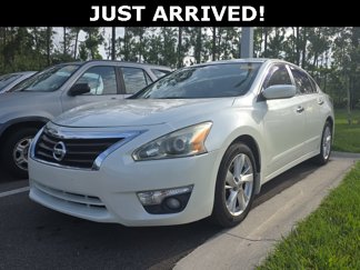 Used 2015 Nissan Altima 2.5 SV image 1