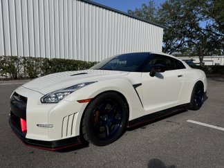 Used 2015 Nissan GT-R NISMO image 1