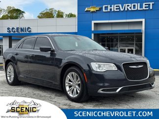 Used 2018 Chrysler 300 Touring L image 1