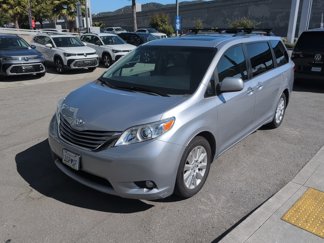 Used 2015 Toyota Sienna Limited image 1