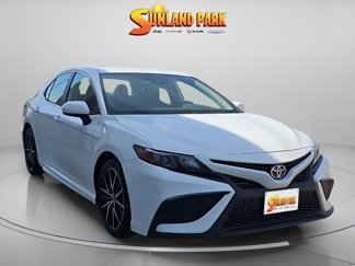 Used 2021 Toyota Camry SE image 1