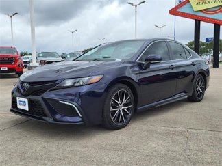 Used 2022 Toyota Camry SE image 1