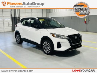 Used 2023 Nissan Kicks SV image 1