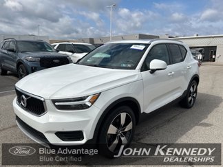 Used 2020 Volvo XC40 T5 Momentum w/ Protection Package Premier image 1