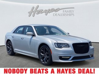 Used 2022 Chrysler 300 Touring L image 1