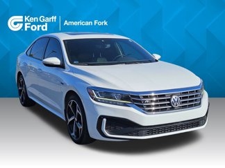 Used 2022 Volkswagen Passat 2.0T R-Line image 1