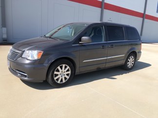 Used 2015 Chrysler Town & Country Touring image 1