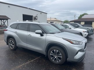 Used 2020 Toyota Highlander XLE image 1
