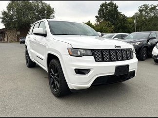 Used 2017 Jeep Grand Cherokee Altitude image 1