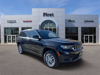 New 2025 Jeep Grand Cherokee Laredo image 1