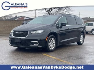 Used 2022 Chrysler Pacifica Touring-L image 1