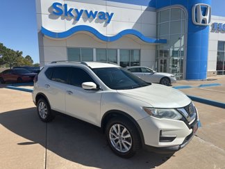 Used 2018 Nissan Rogue SV image 1