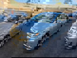 Used 2010 Toyota Camry LE image 1
