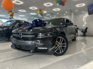 Used 2019 Dodge Charger SXT image 1