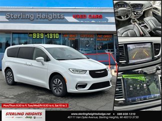 Certified 2022 Chrysler Pacifica Touring-L image 1