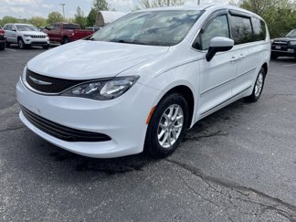 Used 2017 Chrysler Pacifica Touring image 1