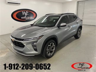 Used 2025 Chevrolet Trax LT w/ Sunroof Package image 1