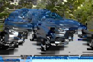 Used 2017 INFINITI QX30 Premium w/ Navigation Package image 1