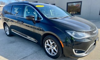 Used 2018 Chrysler Pacifica Touring-L w/ Tire & Wheel Group image 1