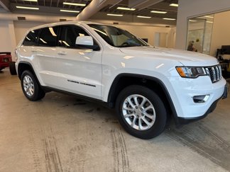 Used 2022 Jeep Grand Cherokee Laredo E image 1