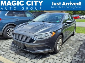 Used 2017 Ford Fusion SE image 1