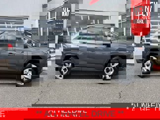 Used 2021 Toyota RAV4 LE image 1